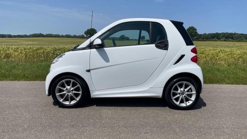Weiß Gebraucht 2014 Smart ForTwo Coupé Kleinwagen | 4.400 € (Guter Preis) - Bild 1/4