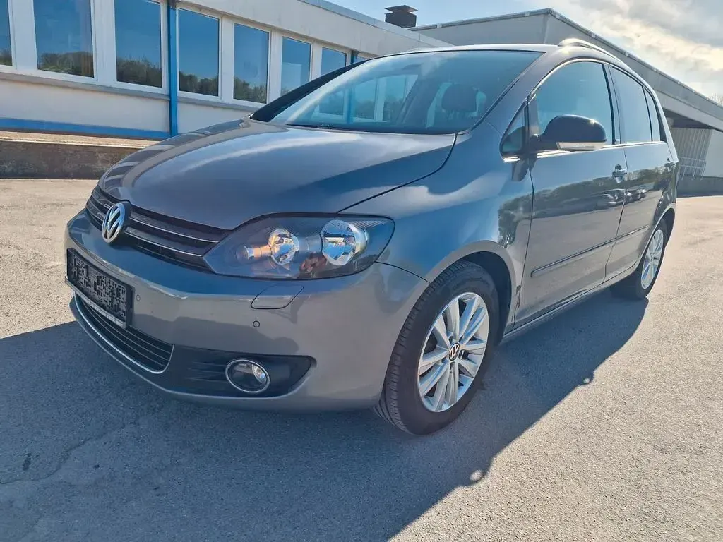 Second-hand VW Golf Style 105 CP (77 kW) 2011 Gri Monovolum