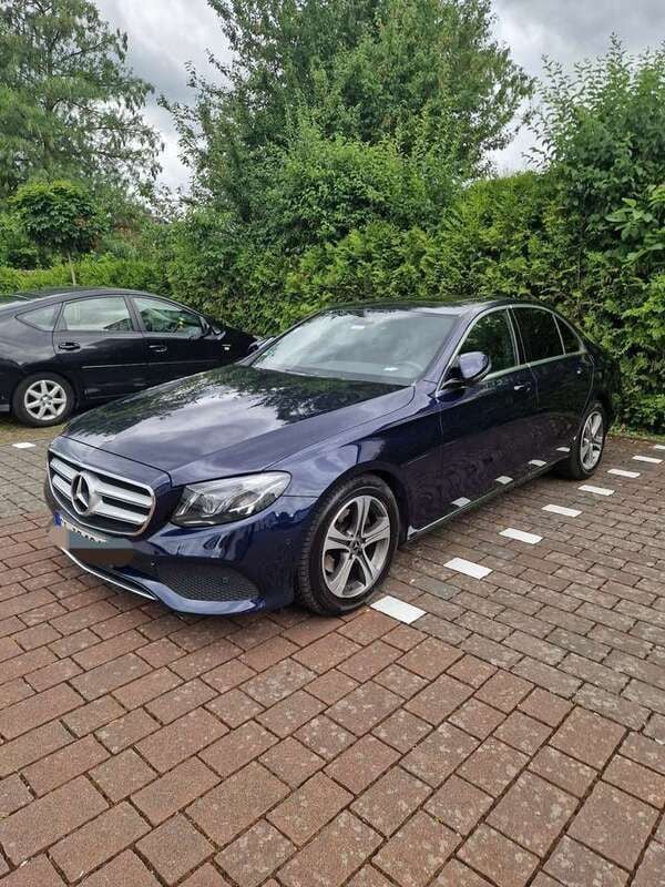 Blau Gebraucht 2019 Mercedes E220 Avantgarde Limousine | 26.200 € (Superpreis) - Bild 1/4