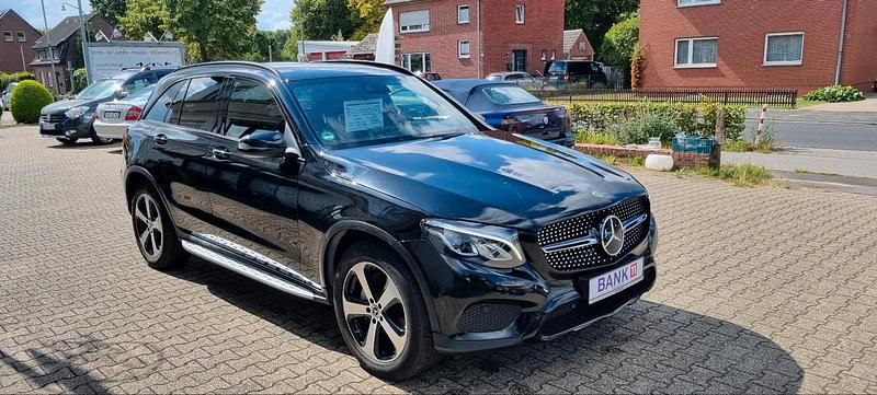 Schwarz Gebraucht 2017 Mercedes GLC250 SUV | 20.900 € - Bild 1/4