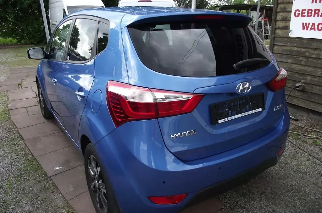Gebraucht Hyundai ix20 Space Plus 125 PS (91 kW) 2018 Ara blue / met Kleinwagen
