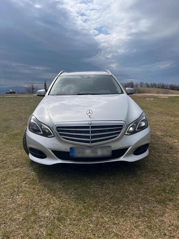 Silber Gebraucht 2015 Mercedes E250 Kombi | 9.249 € (Fairer Preis) - Bild 1/4
