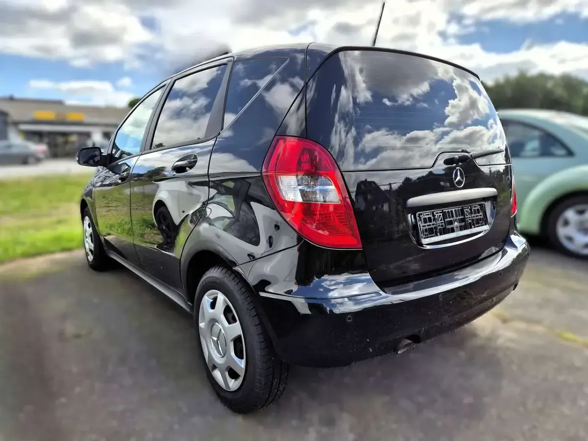 Gebraucht Mercedes A180 109 PS (80 kW) 2012 Kosmosschwarz  metalliclack Kleinwagen