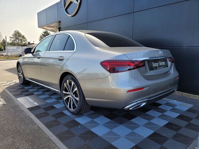 Gebraucht Mercedes E220 Exclusive 200 PS (147 kW) 2023 Mojavesilber  metalliclack Limousine