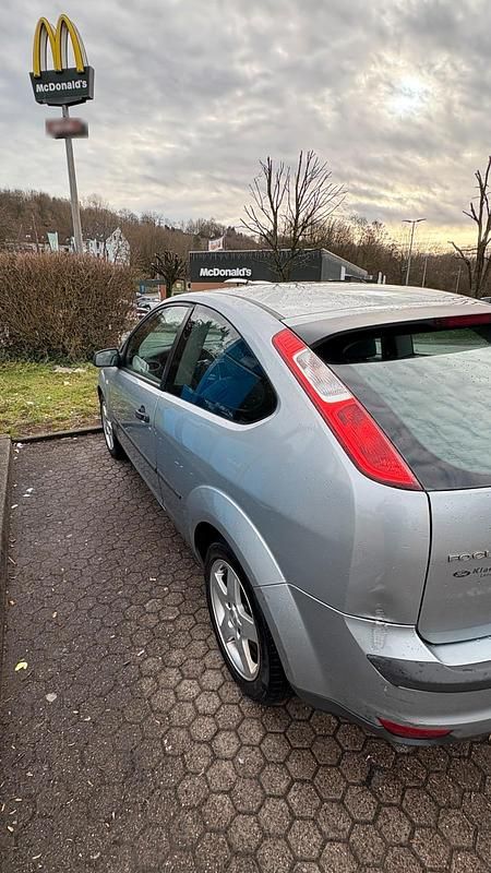 Gebraucht Ford Focus 100 PS (73 kW) 2004 Grau Kombi