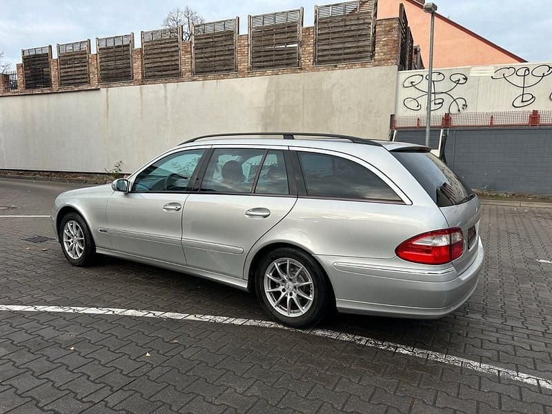 Gebraucht Mercedes E200 Avantgarde 163 PS (119 kW) 2004 Silber Kombi