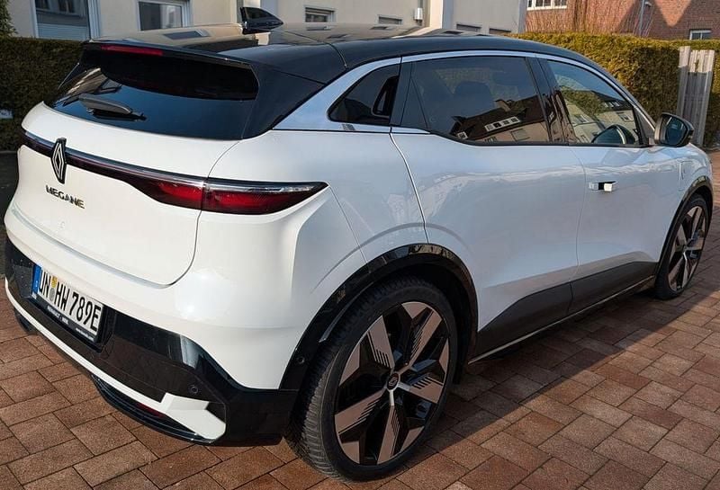 Gebraucht Renault Megane E-Tech Techno 160 kW (218 PS) 2022 Weiß Limousine