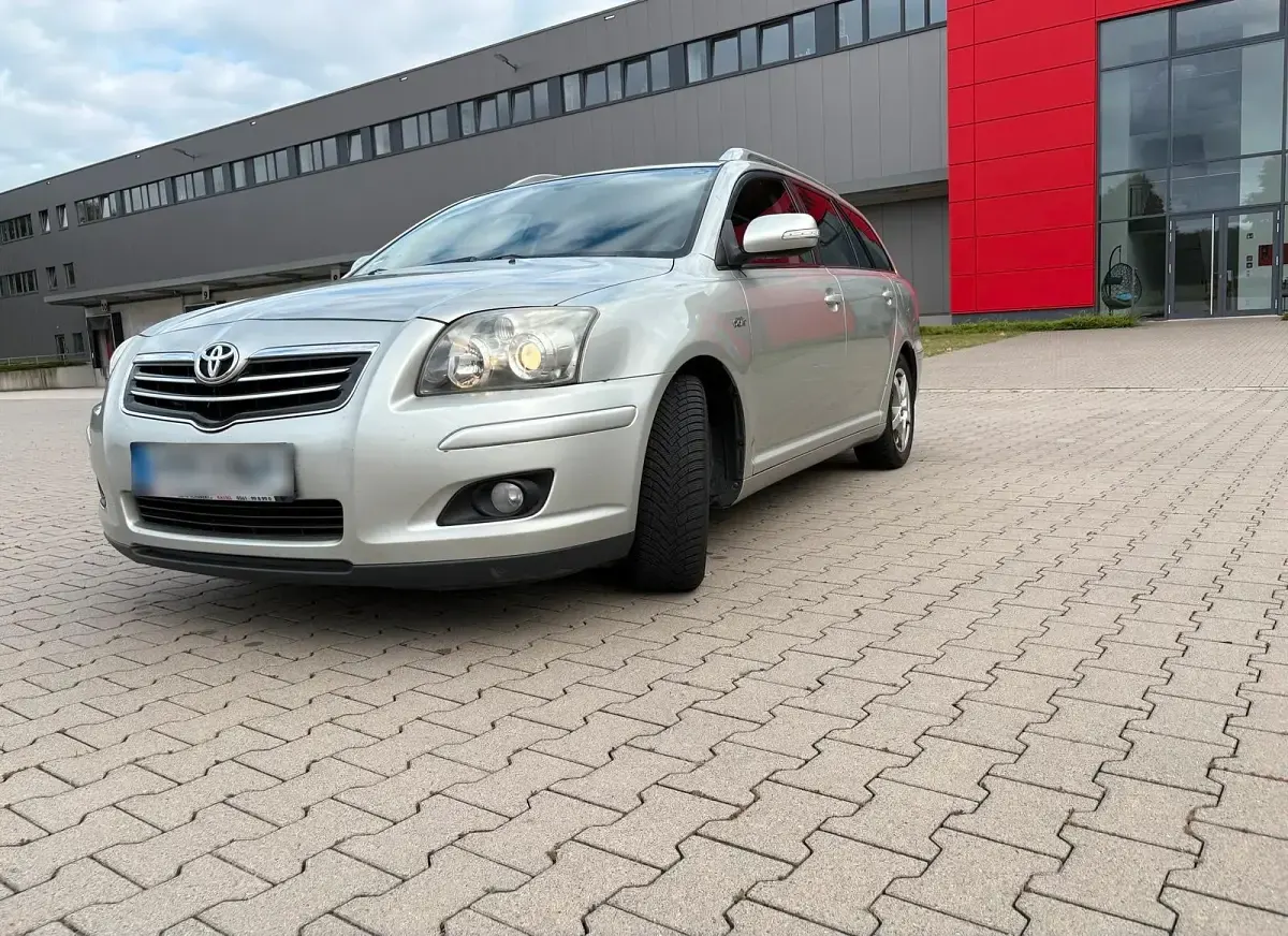 Gebraucht Toyota Avensis 177 PS (130 kW) 2007 Silber Kombi