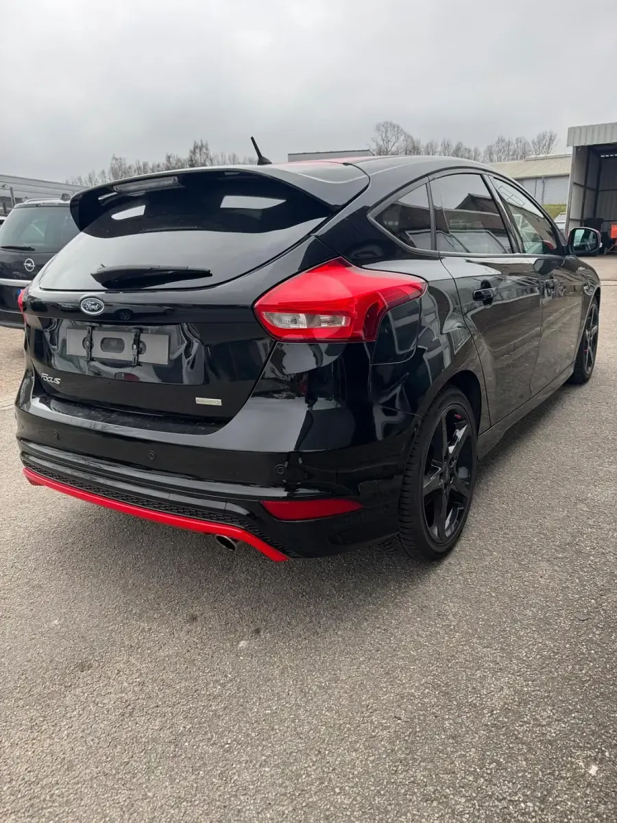 Gebraucht Ford Focus ST-Line 182 PS (133 kW) 2016 Schwarz Limousine