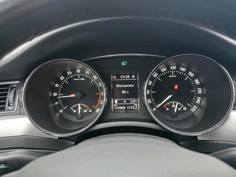 Gebraucht Skoda Superb 170 PS (125 kW) 2014 Schwarz Kombi