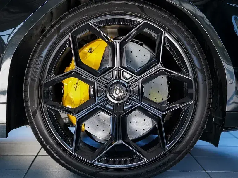 Second-hand Lamborghini Urus 667 CP (490 kW) 2024 Negru SUV