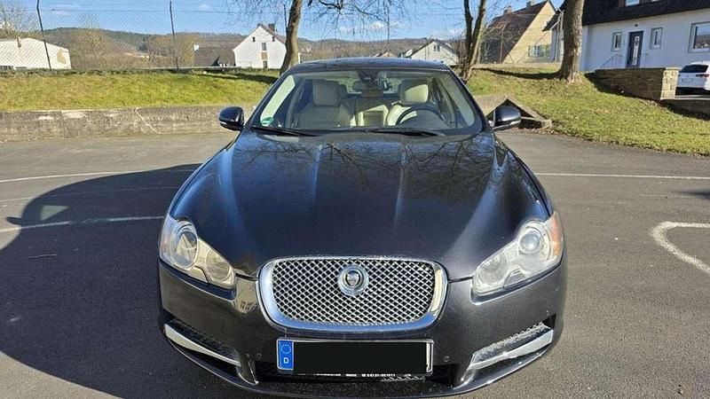 Gebraucht Jaguar XF Portfolio 241 PS (177 kW) 2011 Grau Limousine