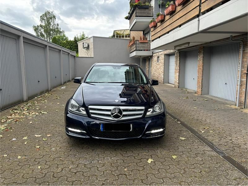 Blau Gebraucht 2012 Mercedes C350 Limousine | 7.950 € (Guter Preis) - Bild 1/4