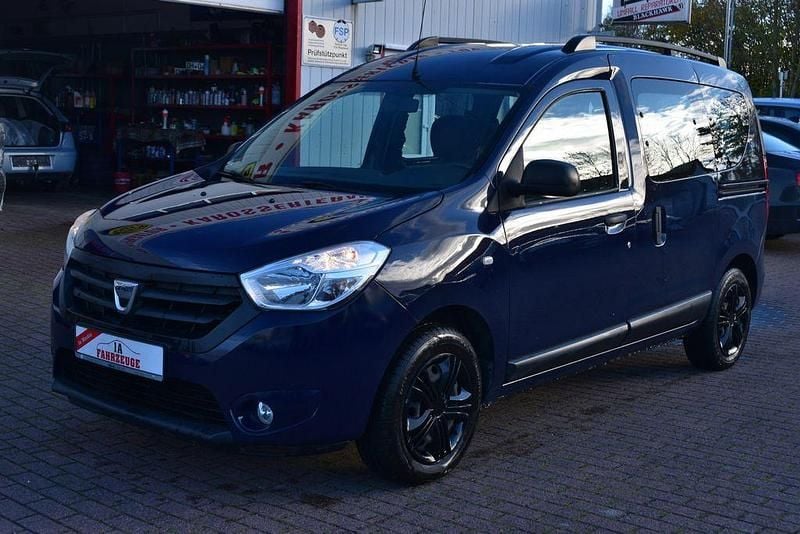 Blau Gebraucht 2016 Dacia Dokker Ambiance Van / Kleinbus | 5.950 € (Superpreis) - Bild 1/4