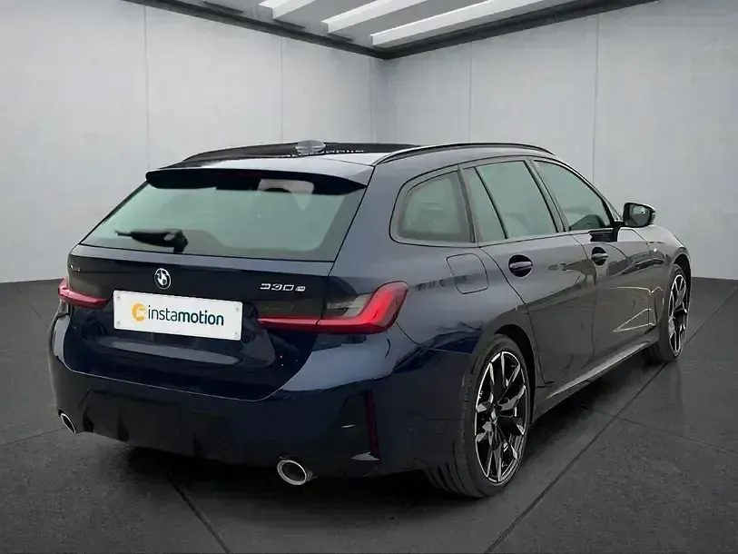Gebraucht BMW 330e 292 PS (214 kW) 2024 Blau Kombi