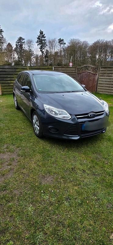 Gebraucht Ford Focus 100 PS (73 kW) 2013 Blau Kombi
