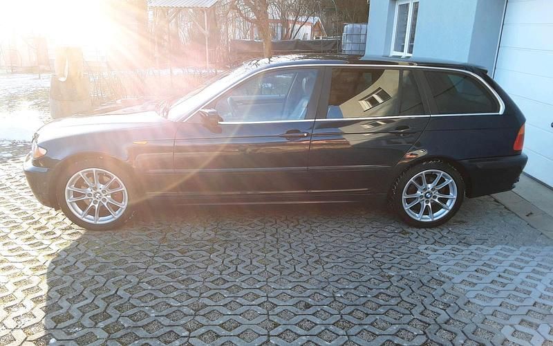 Gebraucht BMW 325 192 PS (141 kW) 2002 Blau Kombi