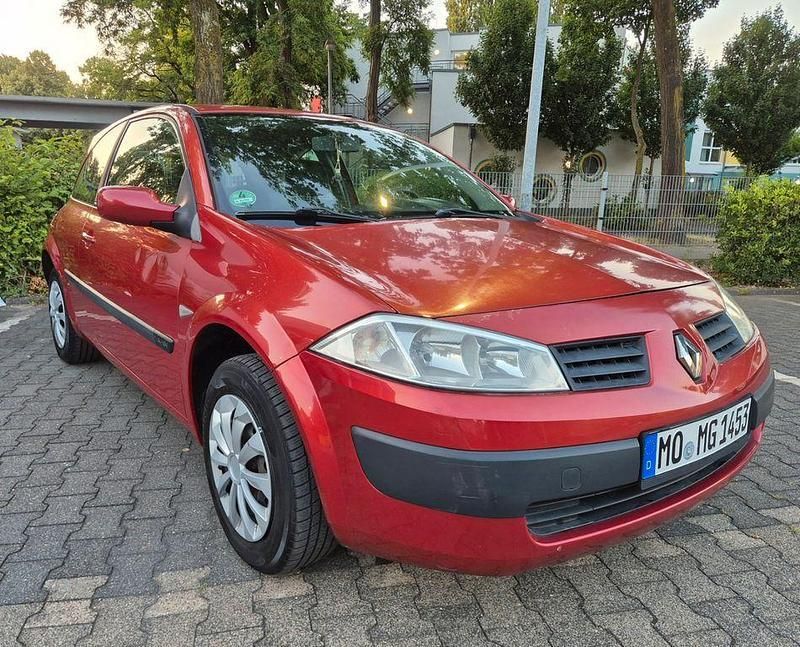 Rot Gebraucht 2004 Renault Mégane II Authentique Limousine | 990 € (Fairer Preis) - Bild 1/4