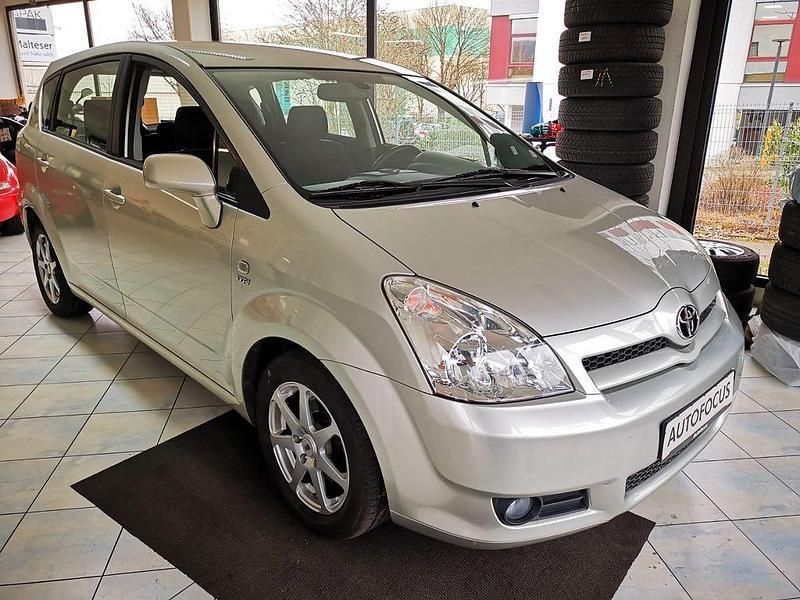 Silber Gebraucht 2004 Toyota Corolla Verso Edition Van / Kleinbus | 3.990 € (Guter Preis) - Bild 1/4