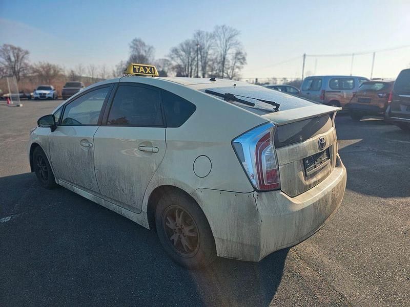 Używany Toyota Prius Basis 99 KM (72 kW) 2013 Czarny Sedan/Limuzyna