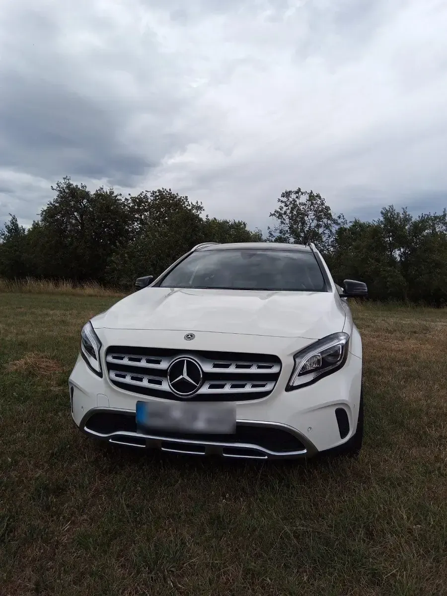 Gebraucht Mercedes GLA200 Urban 156 PS (114 kW) 2017 Weiß SUV