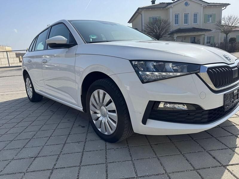 Gebraucht Skoda Scala Cool Plus 95 PS (69 kW) 2020 Weiß Kleinwagen