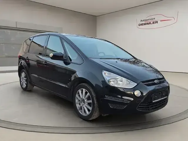 Second-hand Ford S-MAX Trend 140 CP (102 kW) 2013 Negru Monovolum