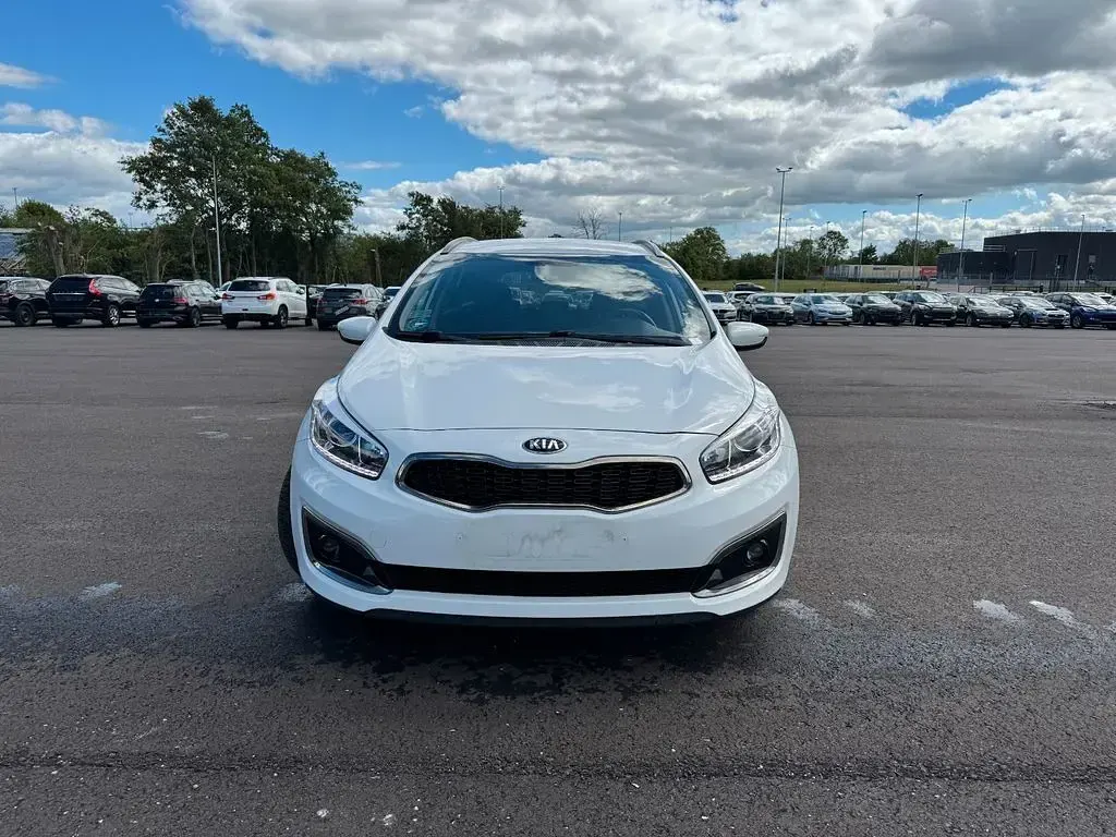 Gebraucht Kia Ceed Spirit 136 PS (100 kW) 2017 Weiß Kleinwagen
