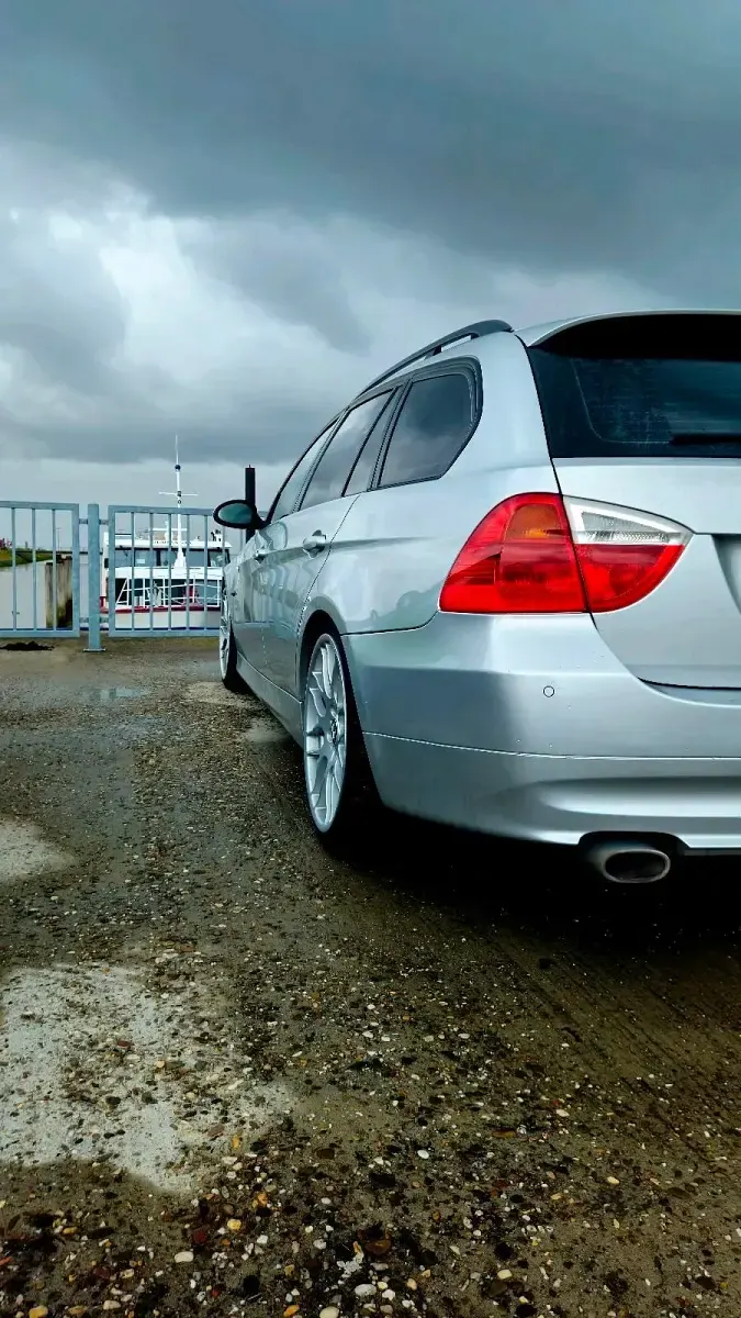 Gebraucht BMW 320 210 PS (154 kW) 2008 Silber Kombi