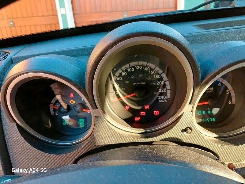 Używany Dodge Nitro 177 KM (130 kW) 2008 Czarny SUV