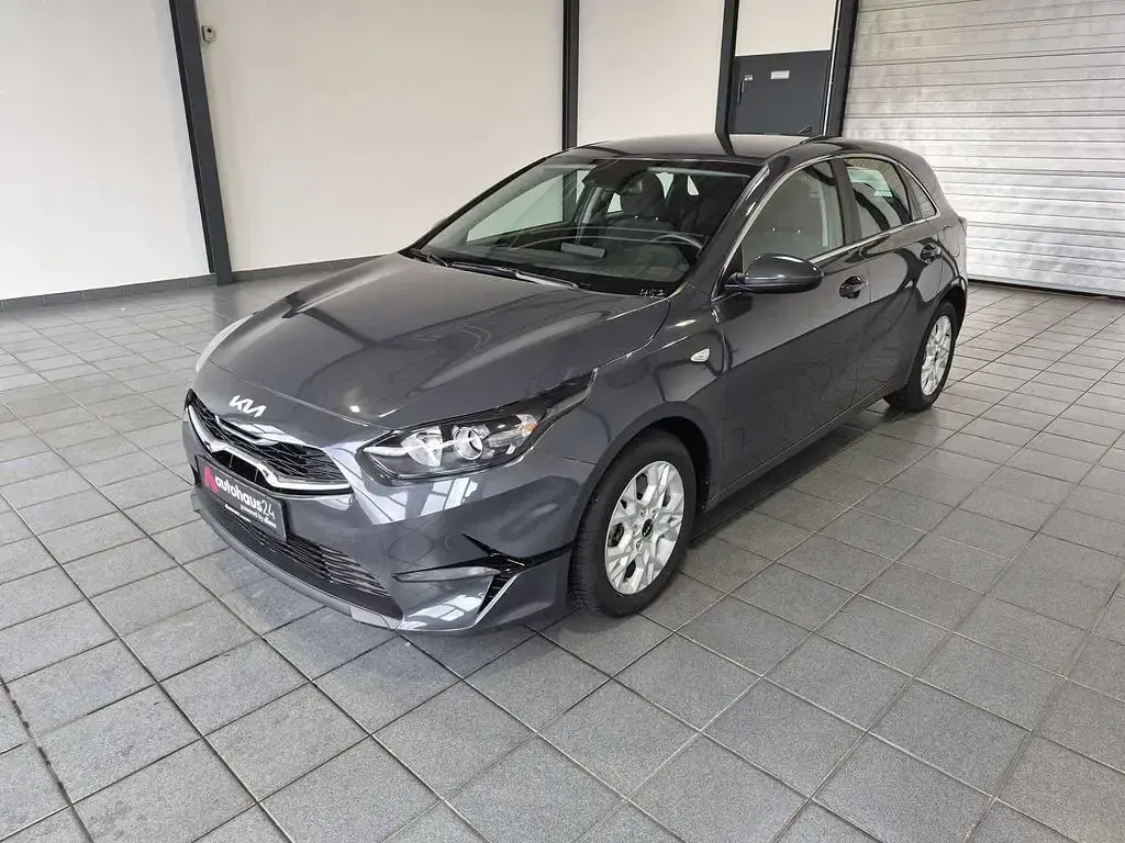 Usado Kia Ceed Vision 160 CV (117 kW) 2022 Plateado Utilitario