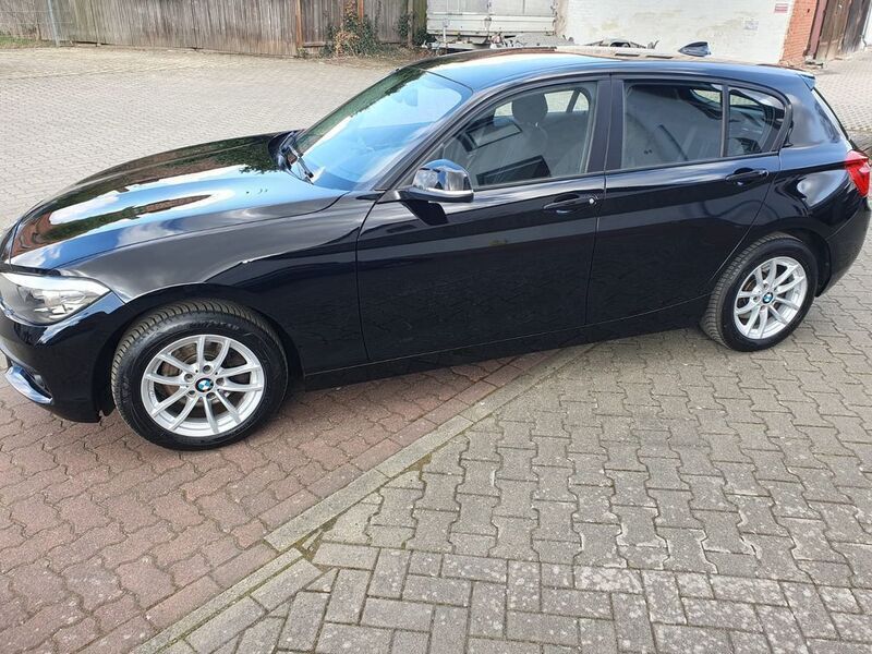 Schwarz Gebraucht 2016 BMW 120 Sport Line Kleinwagen | 12.450 € (Guter Preis) - Bild 1/4