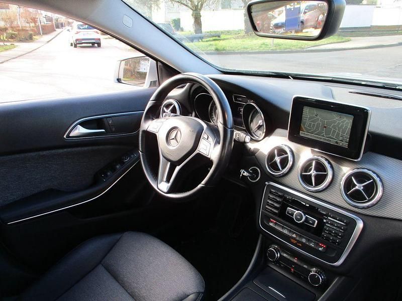 Gebraucht Mercedes GLA220 170 PS (125 kW) 2015 Silber SUV