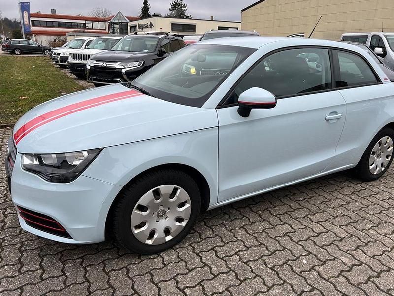 Gebraucht Audi A1 Attraction 105 PS (77 kW) 2011 Blau Kleinwagen