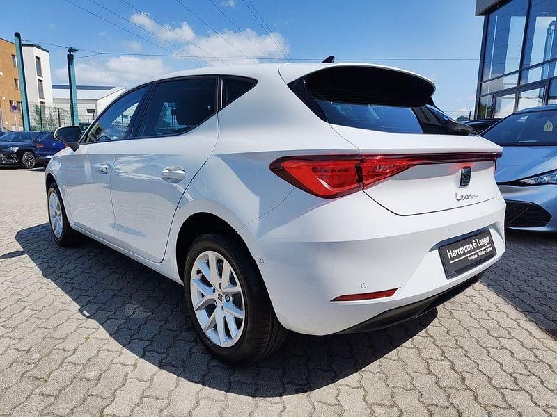 Neu Seat Leon 150 PS (110 kW) 2025 Weiß Limousine
