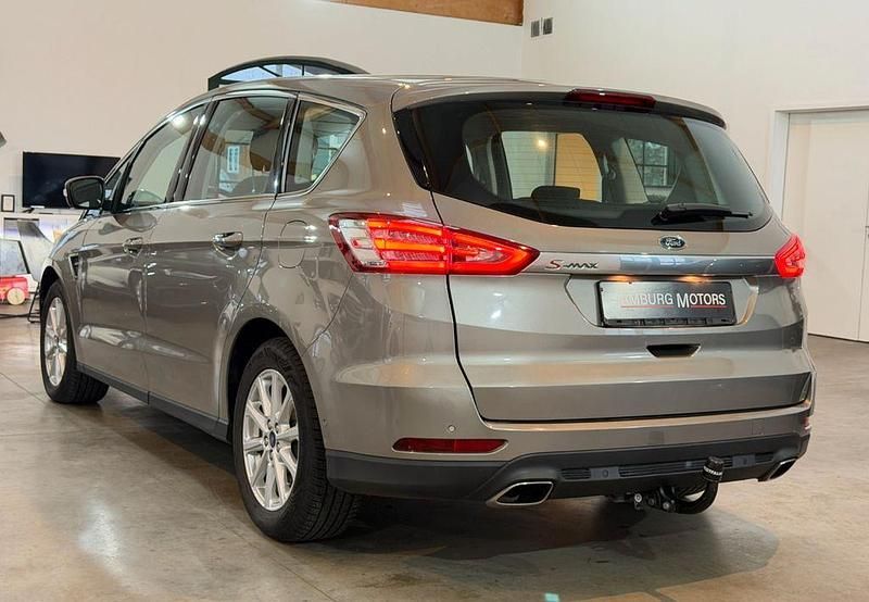 Gebraucht Ford S-MAX Titanium 179 PS (131 kW) 2016 Perlsilber Van / Kleinbus