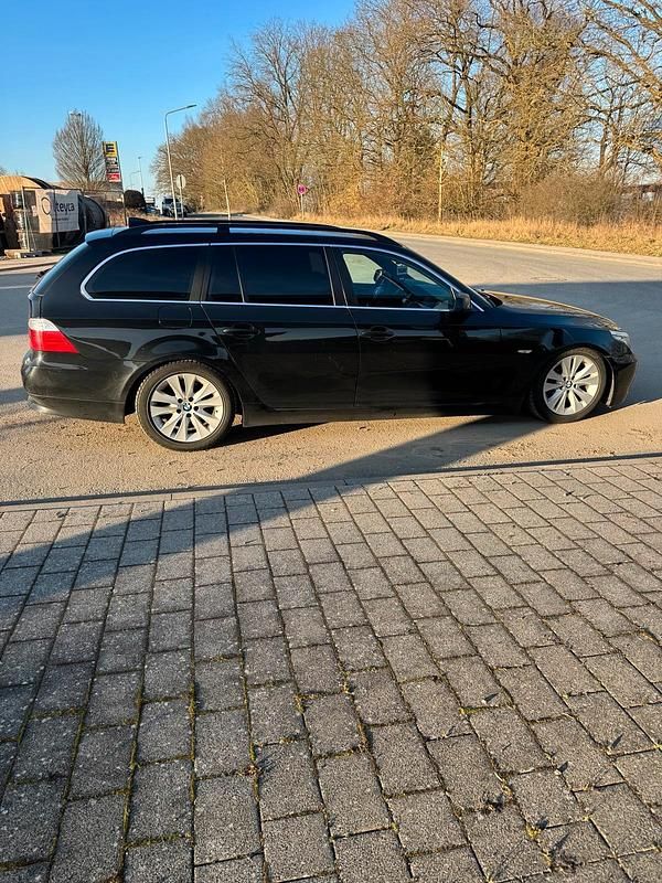 Gebraucht BMW 525 197 PS (144 kW) 2009 Schwarz Kombi