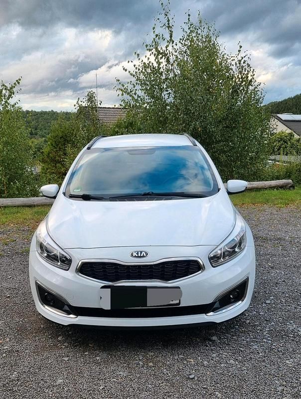 Weiß Gebraucht 2016 Kia Ceed Kombi | 11.950 € (Fairer Preis) - Bild 1/4