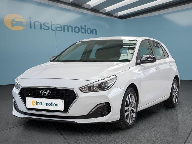 Weiß Gebraucht 2019 Hyundai i30 Kleinwagen | 11.999 € (Fairer Preis) - Bild 1/4
