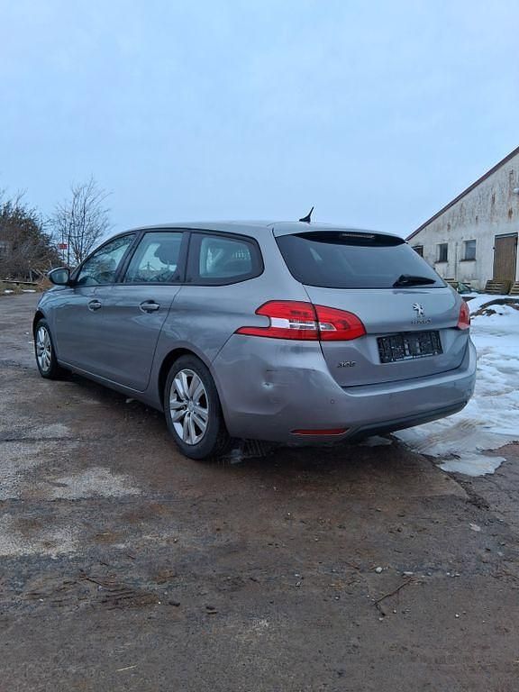 Gebraucht Peugeot 308 SW Allure 131 PS (96 kW) 2014 Grau Kombi