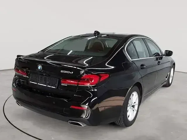 Gebraucht BMW 530 Sport Line 286 PS (210 kW) 2023 Schwarz Limousine