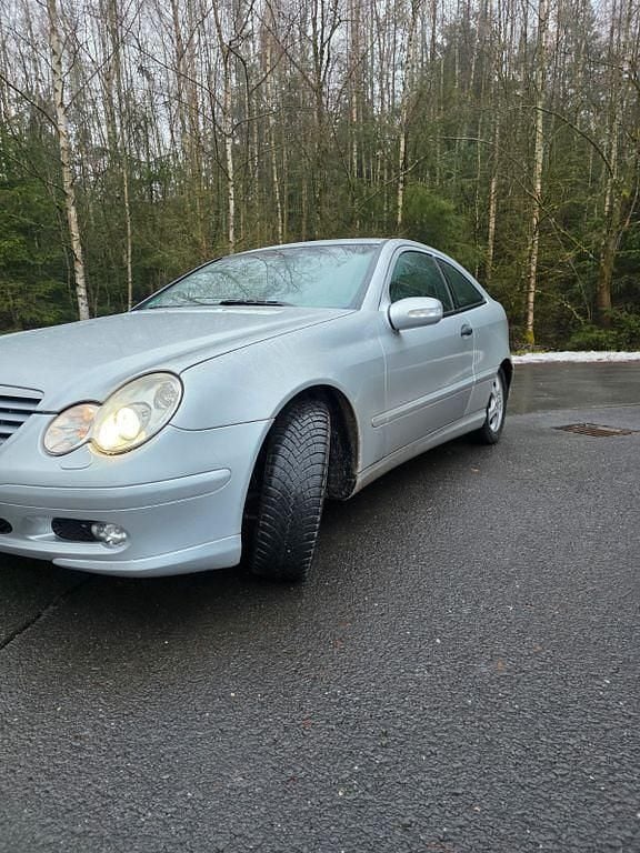 Gebraucht Mercedes C180 143 PS (105 kW) 2003 Silber Coupé