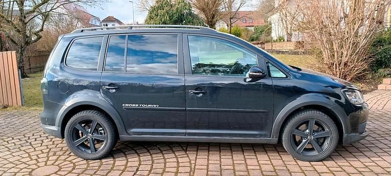 Gebraucht VW Touran Cross 140 PS (102 kW) 2014 Schwarz Van / Kleinbus