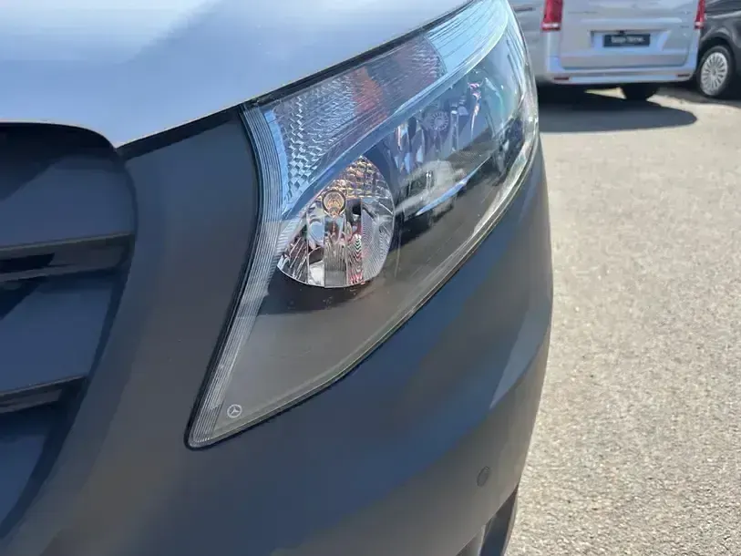 Gebraucht Mercedes Vito 190 PS (139 kW) 2023 Arktikweiß Van
