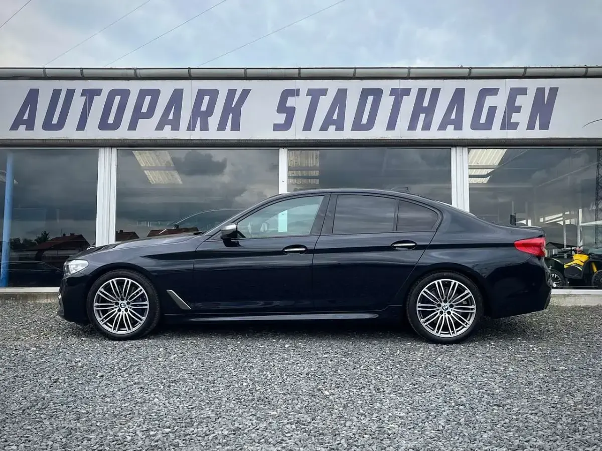Gebraucht BMW 550 400 PS (294 kW) 2018 Carbonschwarz metallic Limousine