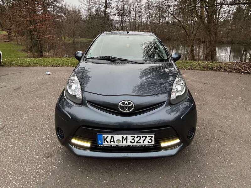 Grau Gebraucht 2012 Toyota Aygo Cool Kleinwagen | 5.000 € (Fairer Preis) - Bild 1/4