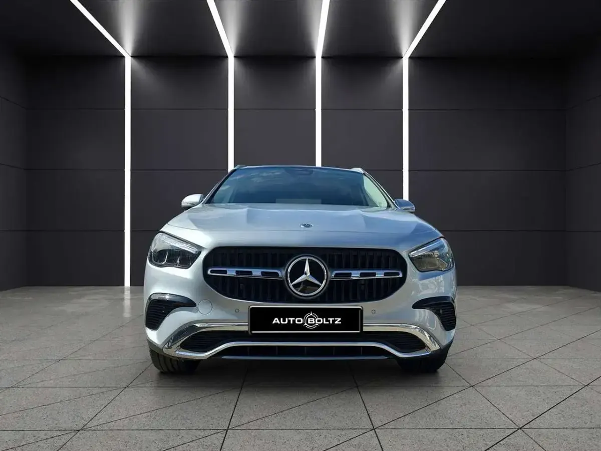 Gebraucht Mercedes GLA200 Progressive 163 PS (119 kW) 2024 Hightechsilber SUV