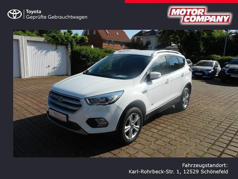 Weiß Gebraucht 2018 Ford Kuga Titanium SUV | 16.590 € (Fairer Preis) - Bild 1/4