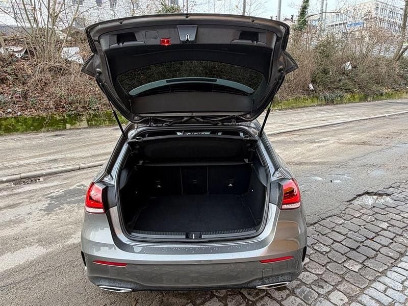 Gebraucht Mercedes A200 AMG line 163 PS (119 kW) 2019 Grau Limousine