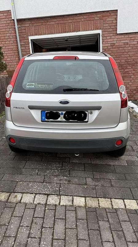 Gebraucht Ford Fiesta Ambiente 60 PS (44 kW) 2006 Silber Limousine